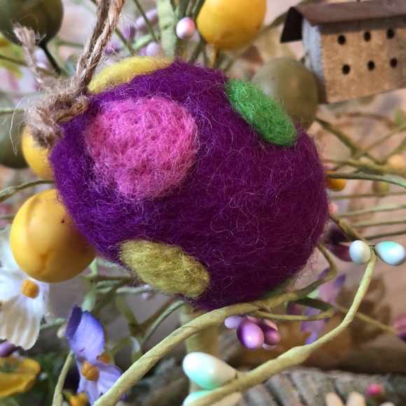 Handmade needle felted Easter egg spring polka dot collectable ornament - Picture 4 of 7